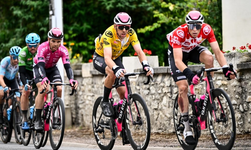 TOUR NIVERNAIS MORVAN 2024 SAMUEL LEROUX VAINQUEUR Velo Club Roubaix