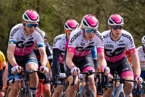 region-pays-de-la-loire-tour-2023-peloton-photo-marie-vaving-lnc 01
